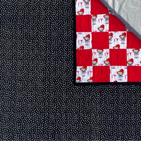 IT Stephen King Pennywise Quilt Lap Blanket Halloween Horror 100% Cotton 31x34 - Picture 4 of 7